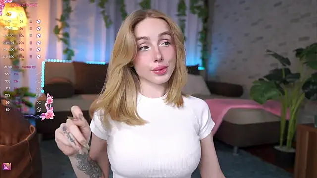 Snapshot of BabyyyLunaX chatting on June 4, 2026, 7:53 pm BabyyyLunaX online show from June 4, 2026, 7:53 pm
