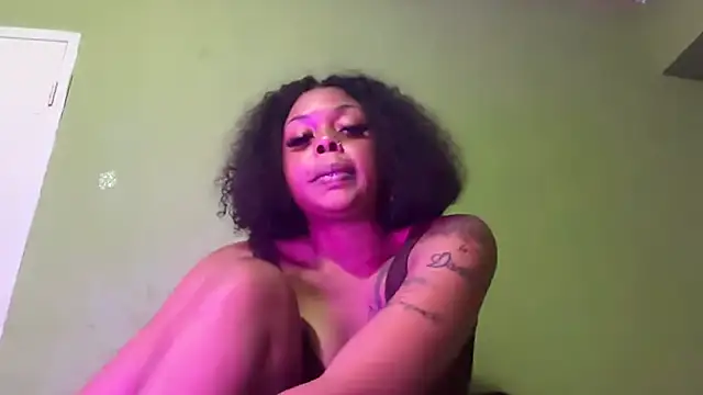 Liaprettygirl online show from April 6, 2026, 2:42 am