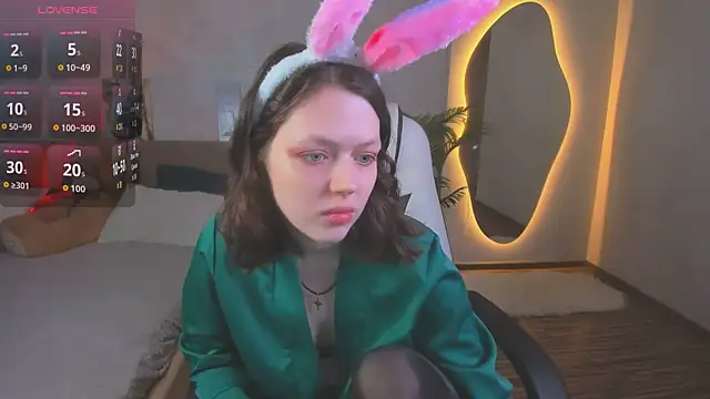 Snapshot of Lunar_Lily chatting on April 5, 2026, 5:37 am Lunar Lily online show from April 5, 2026, 5:37 am