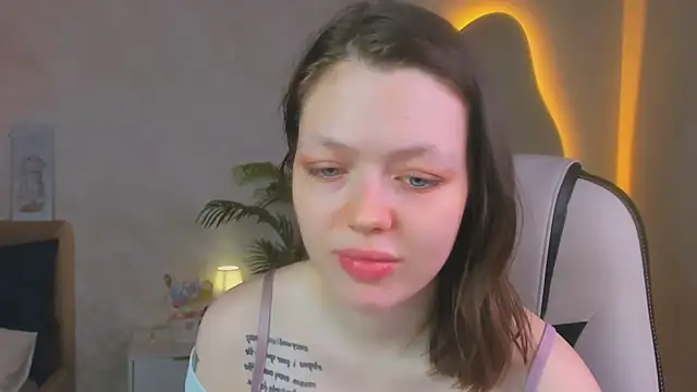 Snapshot of Lunar_Lily chatting on April 16, 2026, 5:41 am Lunar Lily online show from April 16, 2026, 5:41 am