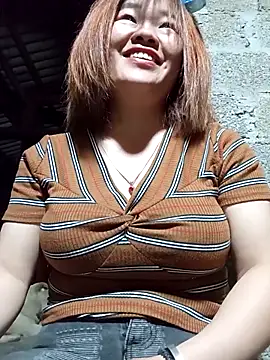 Snapshot of sukabae00 chatting on April 19, 2026, 1:32 pm sukabae00 online show from April 19, 2026, 1:32 pm