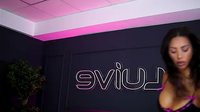 Snapshot of SiennaRuh chatting on September 14, 2025, 6:56 am SiennaRuh online show from September 14, 2025, 6:56 am