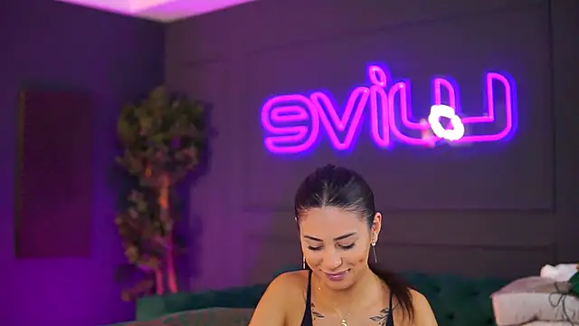 Snapshot of SiennaRuh chatting on November 18, 2025, 11:14 am SiennaRuh online show from November 18, 2025, 11:14 am