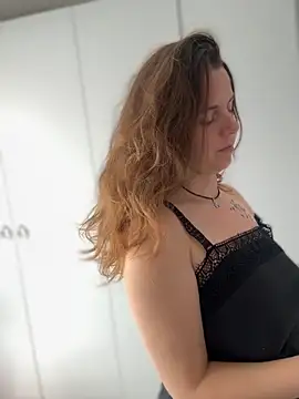 Snapshot of TenderLaGlamor chatting on October 16, 2025, 11:11 am TenderLaGlamor online show from October 16, 2025, 11:11 am