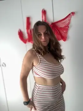 Snapshot of TenderLaGlamor chatting on October 17, 2025, 9:34 am TenderLaGlamor online show from October 17, 2025, 9:34 am