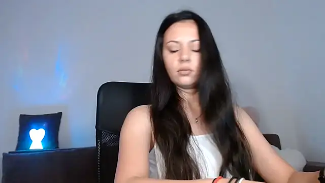 KIMBERLLY01 online show from June 3, 2026, 4:37 am