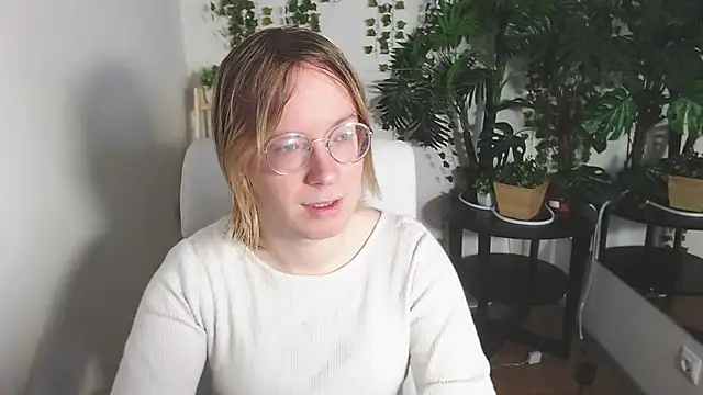 Amanda Butlerr online show from December 5, 2025, 11:08 am