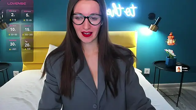 Joan Nelson online show from February 3, 2026, 1:26 am