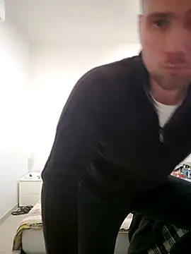 Snapshot of mrlyuis chatting on November 18, 2025, 3:27 pm mrlyuis online show from November 18, 2025, 3:27 pm