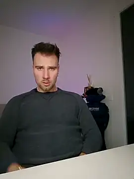 mrlyuis online show from December 21, 2025, 7:43 pm