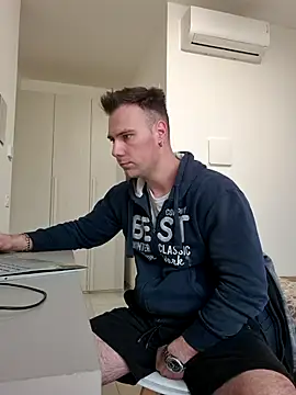 mrlyuis online show from April 21, 2026, 9:15 am