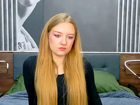 Snapshot of DarcyWilsy chatting on November 7, 2025, 4:51 pm DarcyWilsy online show from November 7, 2025, 4:51 pm