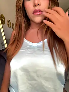 Snapshot of MegannHills chatting on September 24, 2025, 5:38 pm MegannHills online show from September 24, 2025, 5:38 pm