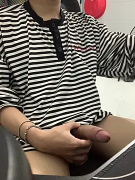 Nguyen07 x11 online show from July 31, 2026, 3:22 pm