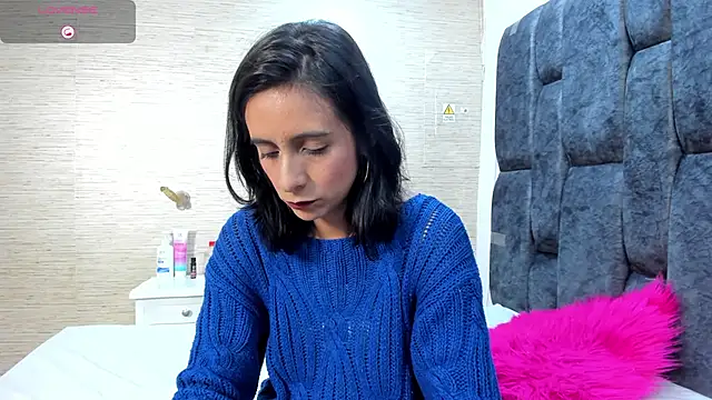 MiaAmore  online show from December 5, 2025, 8:49 pm