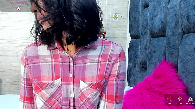 MiaAmore  online show from December 14, 2025, 3:17 pm