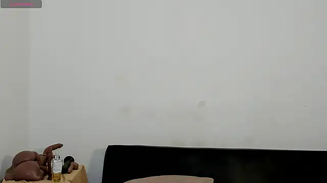 zarek lux online show from November 30, 2025, 2:21 pm