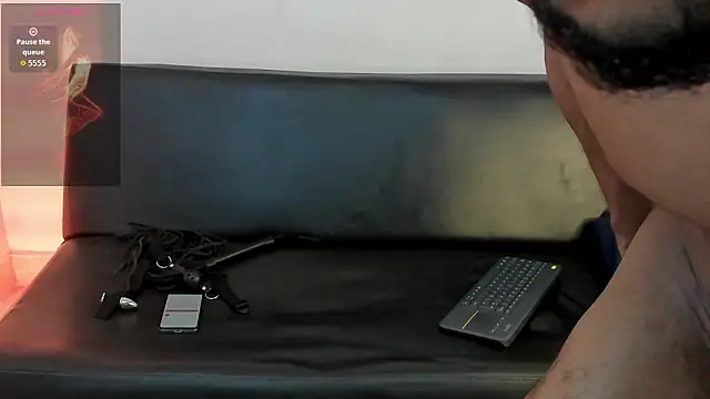 zarek lux online show from March 8, 2026, 9:07 pm