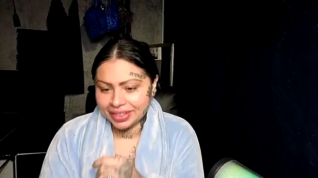 chicanachic13 online show from November 23, 2025, 2:44 am