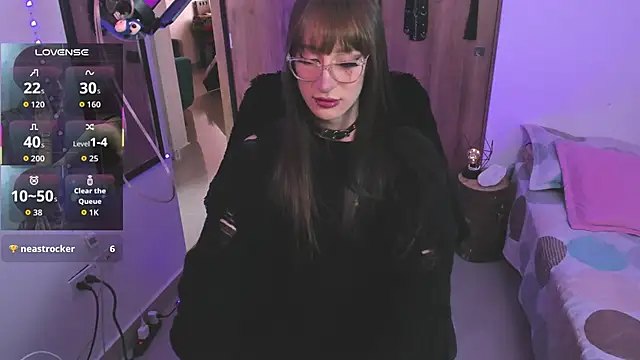 starrraura online show from December 22, 2025, 7:11 pm