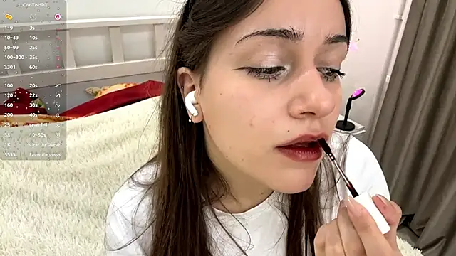 RachaelJuntunen online show from September 18, 2025, 7:32 am