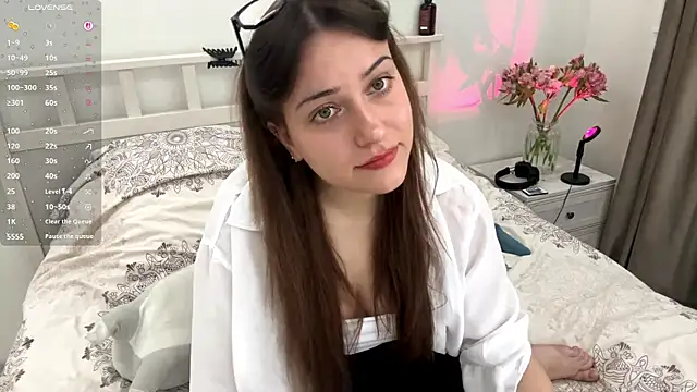 RachaelJuntunen online show from September 27, 2025, 6:51 am