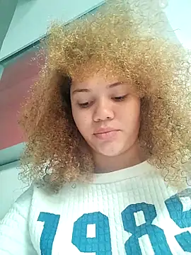 SirenRouge 69 online show from December 18, 2025, 9:32 pm