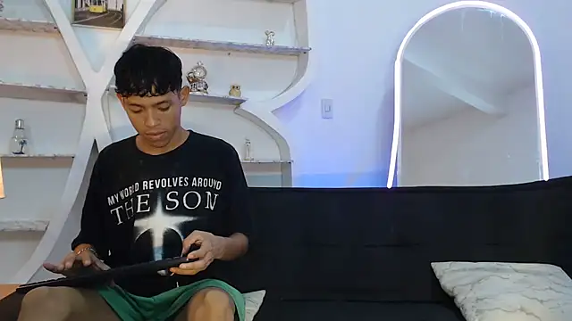 BEAUTY BOYS1 online show from September 25, 2025, 7:12 am