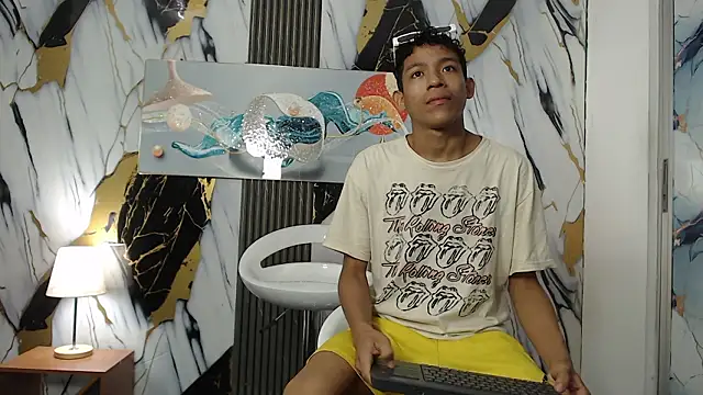 BEAUTY BOYS1 online show from February 17, 2026, 7:38 am