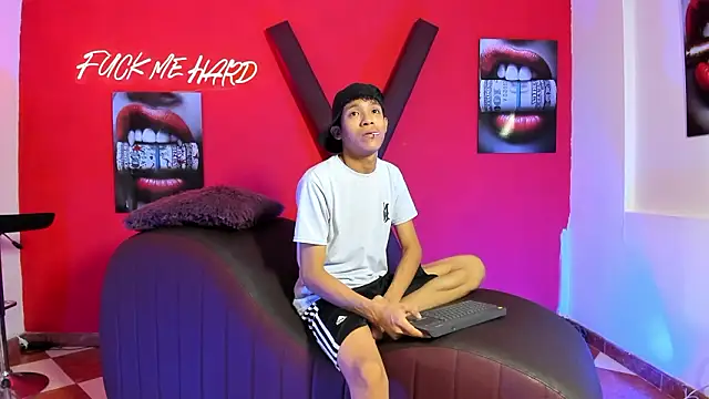 Snapshot of BEAUTY_BOYS1 chatting on March 9, 2026, 7:07 pm BEAUTY BOYS1 online show from March 9, 2026, 7:07 pm