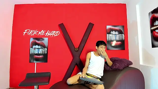 Snapshot of BEAUTY_BOYS1 chatting on March 11, 2026, 7:20 pm BEAUTY BOYS1 online show from March 11, 2026, 7:20 pm