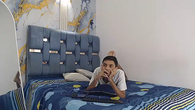 Snapshot of BEAUTY_BOYS1 chatting on March 31, 2026, 1:33 pm BEAUTY BOYS1 online show from March 31, 2026, 1:33 pm