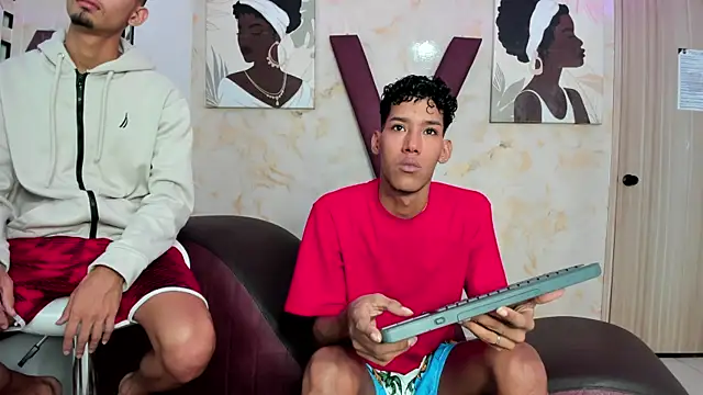 Snapshot of BEAUTY_BOYS1 chatting on April 11, 2026, 1:26 pm BEAUTY BOYS1 online show from April 11, 2026, 1:26 pm