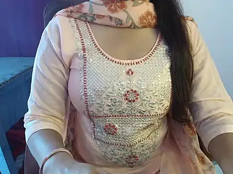 QUEEN SUKU online show from September 16, 2025, 4:57 am