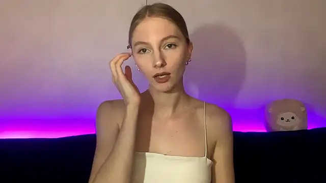 BrightAnnie online show from September 19, 2025, 5:02 pm