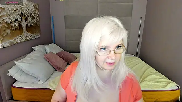 Snapshot of Hella_Fabel chatting on May 25, 2026, 1:11 am Hella Fabel online show from May 25, 2026, 1:11 am