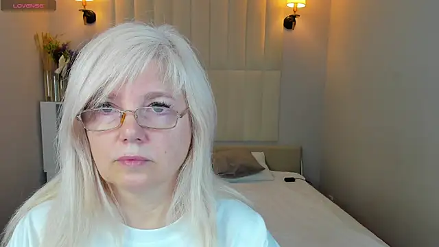 Snapshot of Hella_Fabel chatting on June 7, 2026, 1:10 am Hella Fabel online show from June 7, 2026, 1:10 am