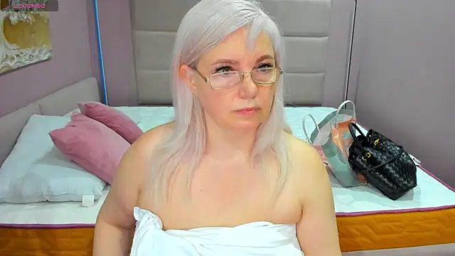 Hella Fabel online show from June 27, 2026, 1:10 am
