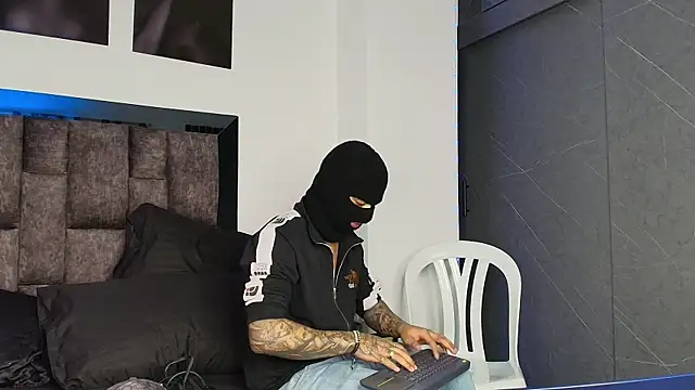 Snapshot of cash_masters777 chatting on October 16, 2025, 10:05 am cash masters777 online show from October 16, 2025, 10:05 am