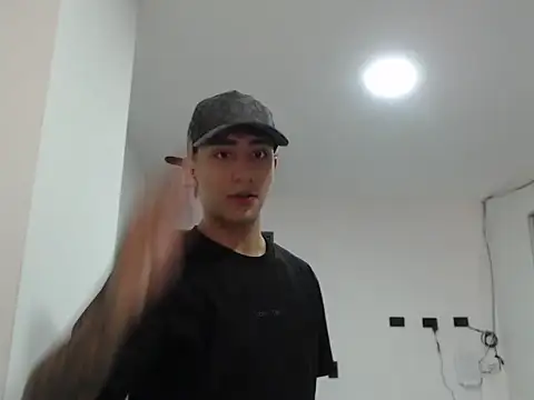 Snapshot of cash_masters777 chatting on November 3, 2025, 1:01 pm cash masters777 online show from November 3, 2025, 1:01 pm