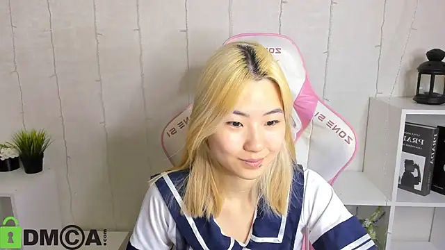 Snapshot of Aisi_18 chatting on November 15, 2025, 12:30 am Aisi 18 online show from November 15, 2025, 12:30 am