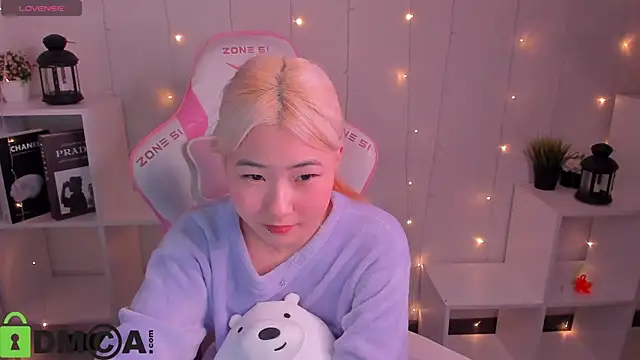 Aisi 18 online show from November 28, 2025, 3:53 am