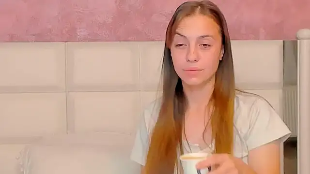 Snapshot of MillieTinny chatting on October 6, 2025, 3:04 am MillieTinny online show from October 6, 2025, 3:04 am