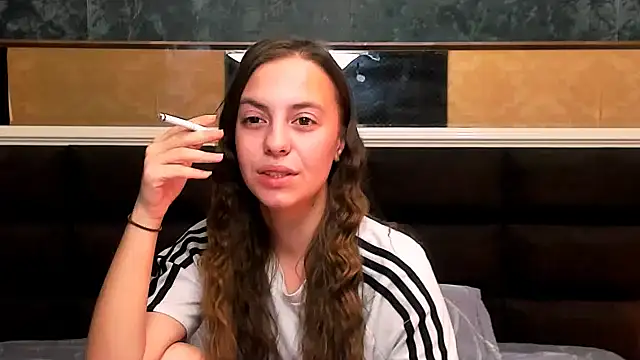 Snapshot of MillieTinny chatting on October 18, 2025, 3:09 am MillieTinny online show from October 18, 2025, 3:09 am