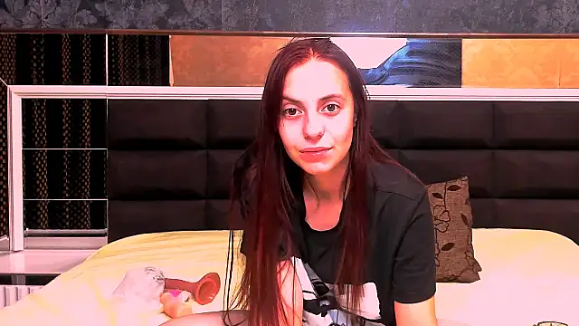 Snapshot of MillieTinny chatting on October 26, 2025, 5:52 pm MillieTinny online show from October 26, 2025, 5:52 pm