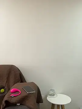 Snapshot of BrendaCrean chatting on June 18, 2026, 1:04 pm BrendaCrean online show from June 18, 2026, 1:04 pm