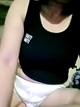 Snapshot of Surrilove chatting on December 5, 2025, 4:25 pm Surrilove online show from December 5, 2025, 4:25 pm