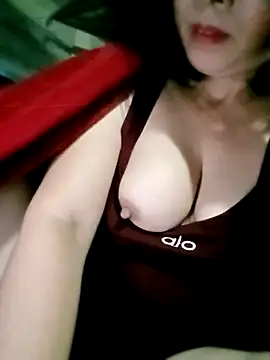 Snapshot of Surrilove chatting on December 14, 2025, 3:39 pm Surrilove online show from December 14, 2025, 3:39 pm