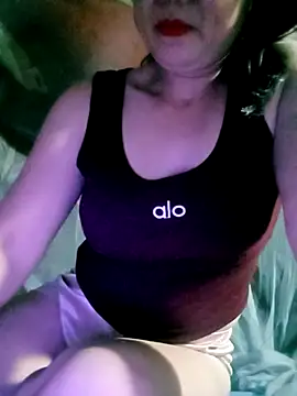 Snapshot of Surrilove chatting on February 5, 2026, 4:33 pm Surrilove online show from February 5, 2026, 4:33 pm