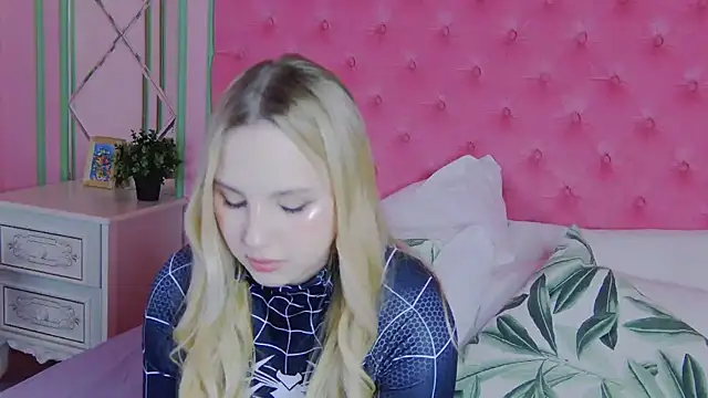 Sky Cutie online show from March 15, 2026, 5:13 am